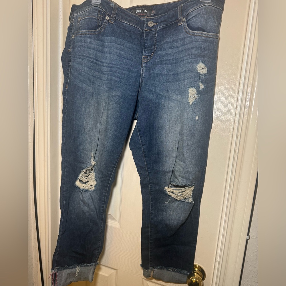 Torrid Women's Blue Distressed Cropped Jeans